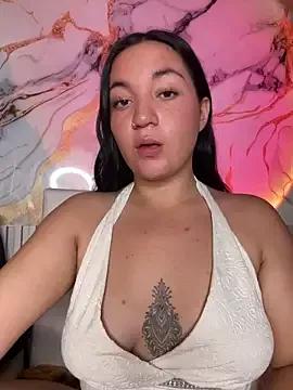 Discover our girls online shows and discover the company of countless livestreamers, with stunning shapes, sex toys and more.