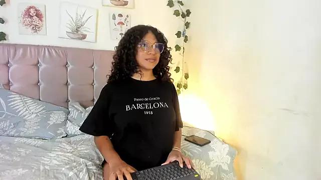 sara_sophieee from StripChat