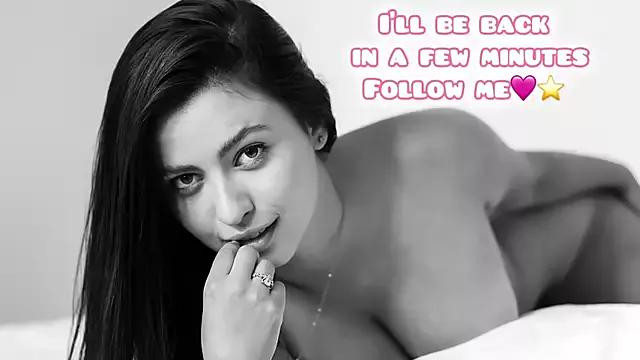 Sara_Squirting_Heels from StripChat