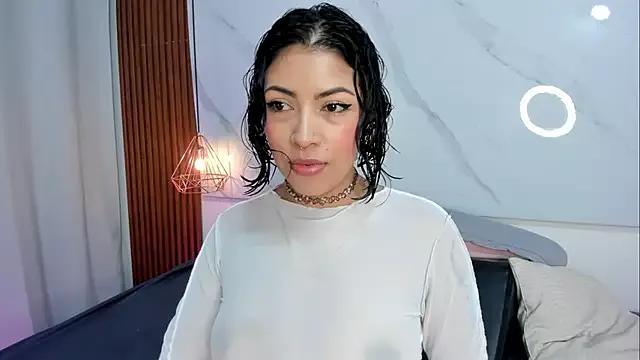 sara_zc from StripChat is Freechat