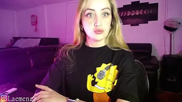 Discover our girls online shows and discover the company of countless livestreamers, with stunning shapes, sex toys and more.