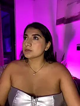 Discover our girls online shows and discover the company of countless livestreamers, with stunning shapes, sex toys and more.