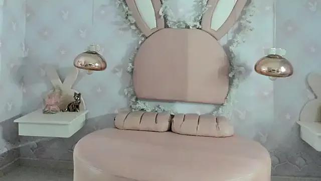 Saraa_Skinny from StripChat is Freechat