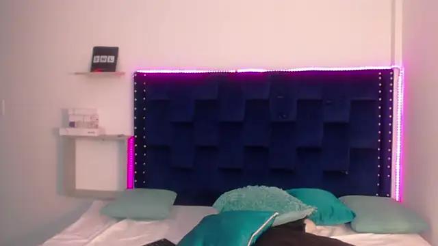 SaraApril_1 from StripChat