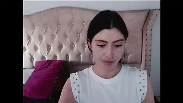 Sarablonde420 from StripChat