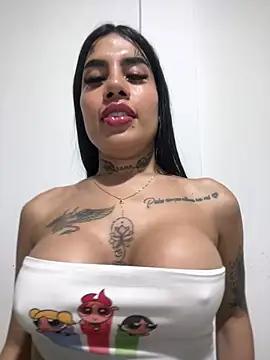 saragill323 from StripChat