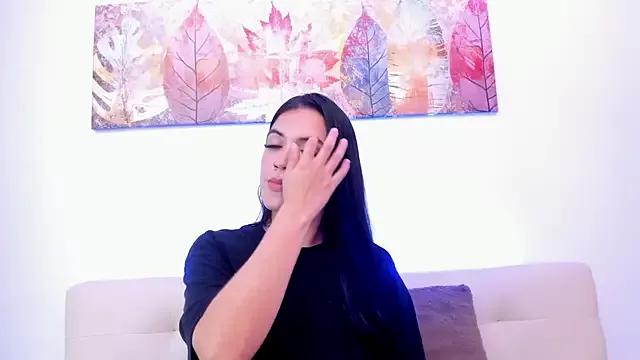 Discover our girls online shows and discover the company of countless livestreamers, with stunning shapes, sex toys and more.