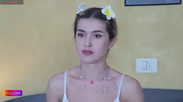 Sarah-Hart from StripChat