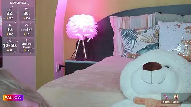 Sarah-Hart from StripChat
