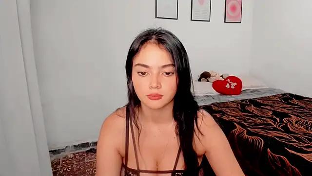 Discover our girls online shows and discover the company of countless livestreamers, with stunning shapes, sex toys and more.
