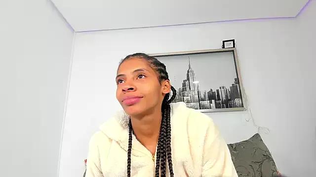 Discover our girls online shows and discover the company of countless livestreamers, with stunning shapes, sex toys and more.