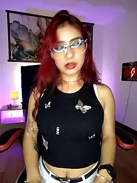 Discover our girls online shows and discover the company of countless livestreamers, with stunning shapes, sex toys and more.