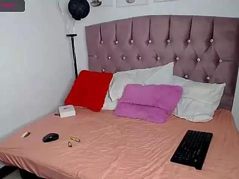 sarah_lovesu from StripChat