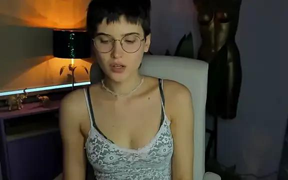 sarah_perfect from StripChat is Freechat