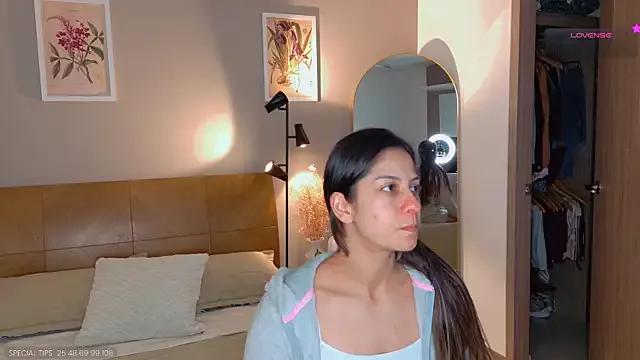 sarah_rayy from StripChat