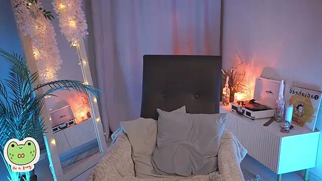 Discover our girls online shows and discover the company of countless livestreamers, with stunning shapes, sex toys and more.