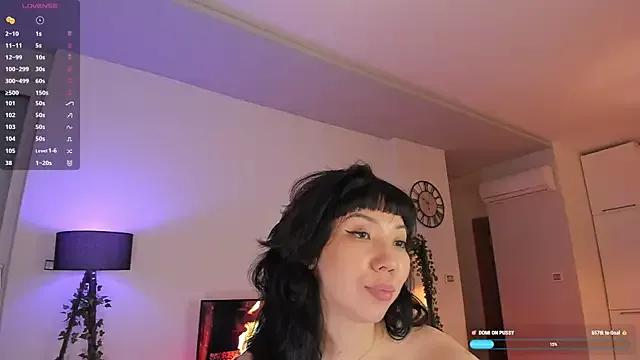 Discover our girls online shows and discover the company of countless livestreamers, with stunning shapes, sex toys and more.