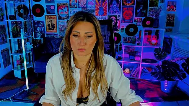 SarahAlluring from StripChat
