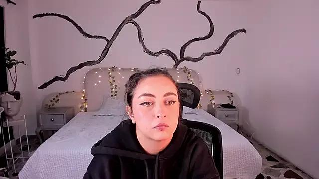 SarahCastro1_ from StripChat is Freechat