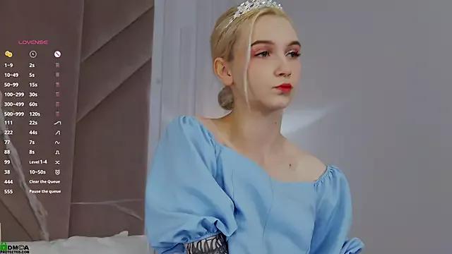 Discover our girls online shows and discover the company of countless livestreamers, with stunning shapes, sex toys and more.