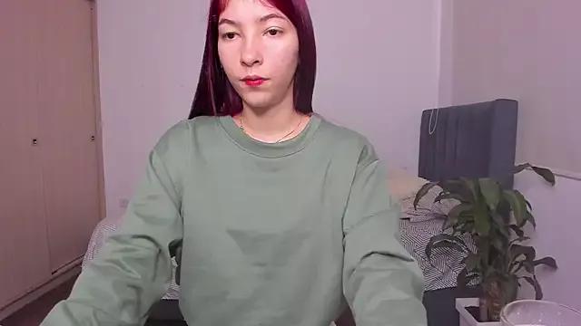 Discover our girls online shows and discover the company of countless livestreamers, with stunning shapes, sex toys and more.