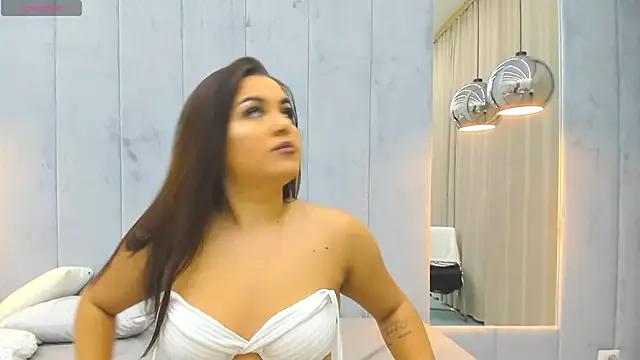 SarahLoreen from StripChat is Freechat