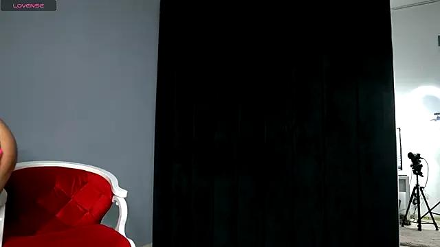 SarahMystique from StripChat is Freechat