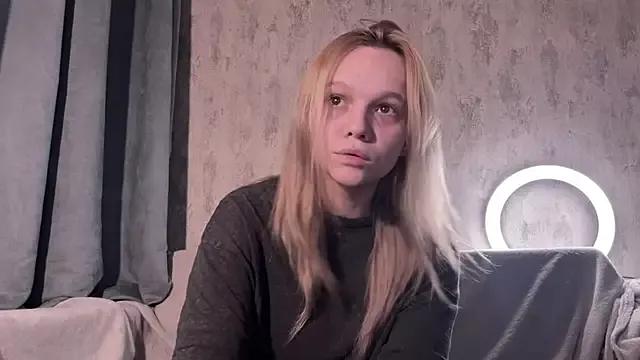 SarahRomantic from StripChat