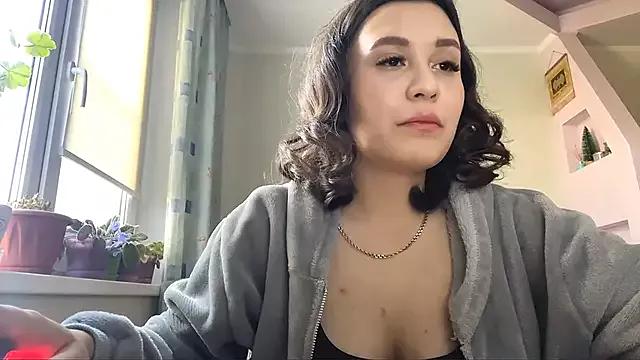 sarahstoke from StripChat is Freechat