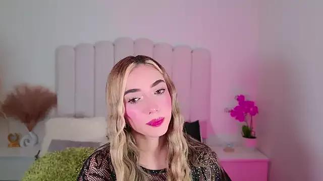 Sarajonnes from StripChat is Freechat