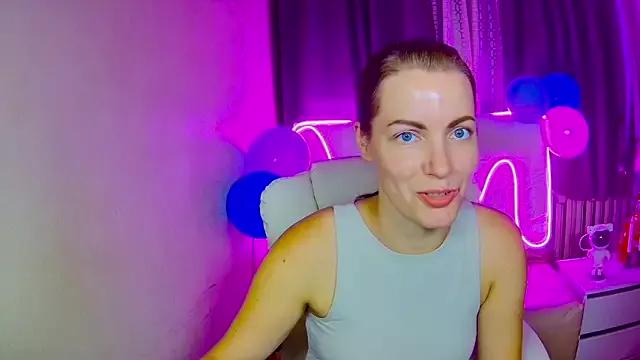 Discover our girls online shows and discover the company of countless livestreamers, with stunning shapes, sex toys and more.
