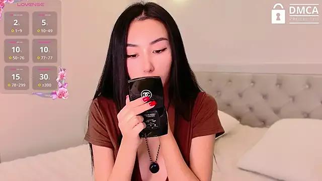 Discover our girls online shows and discover the company of countless livestreamers, with stunning shapes, sex toys and more.