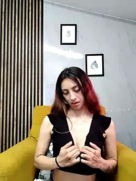 Saraow webcams show profile image 