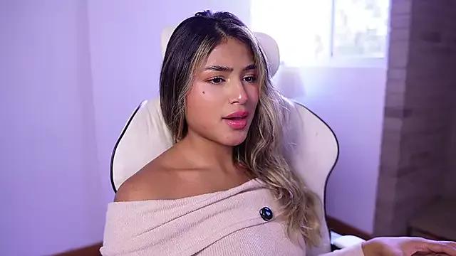 SaraParisi from StripChat