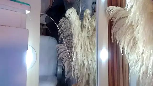 saraplayboy96 from StripChat