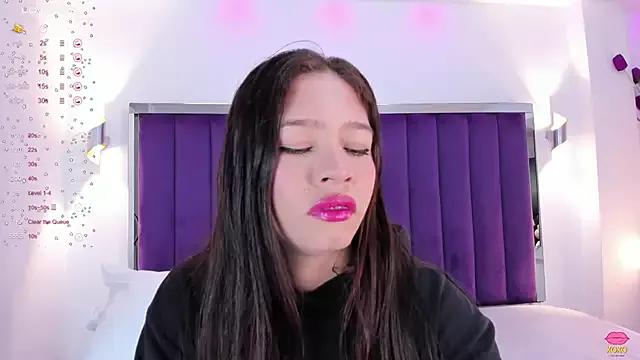 SaraRiley from StripChat is Freechat