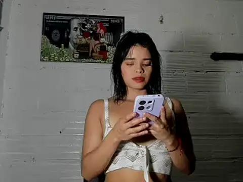 sarasandle from StripChat