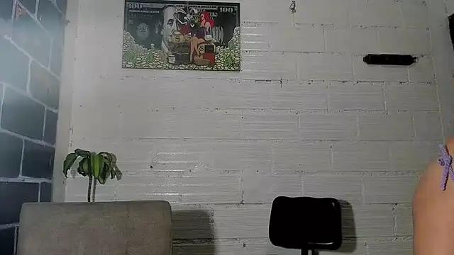 sarasandle from StripChat