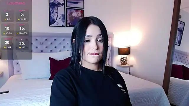 Discover our girls online shows and discover the company of countless livestreamers, with stunning shapes, sex toys and more.