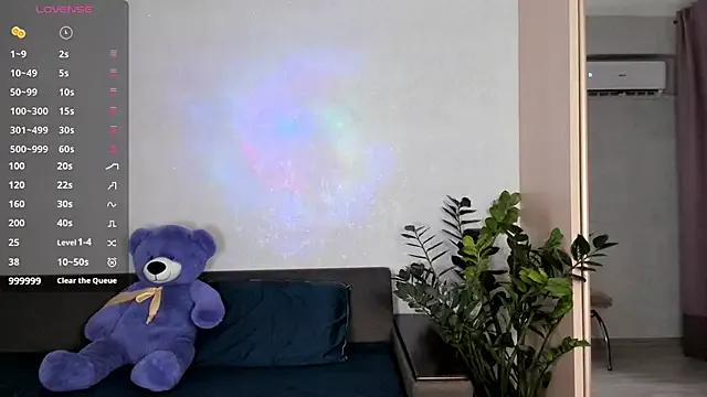 SaraShine_ from StripChat is Freechat