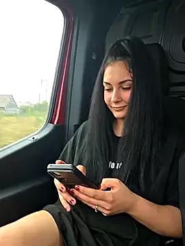 Discover our girls online shows and discover the company of countless livestreamers, with stunning shapes, sex toys and more.