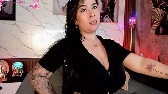 sarawolff from StripChat is Freechat
