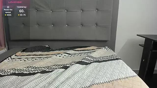 saray_reese from StripChat