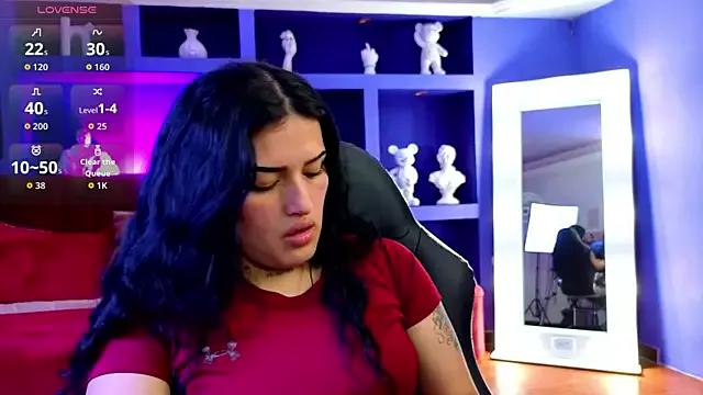 Discover our girls online shows and discover the company of countless livestreamers, with stunning shapes, sex toys and more.