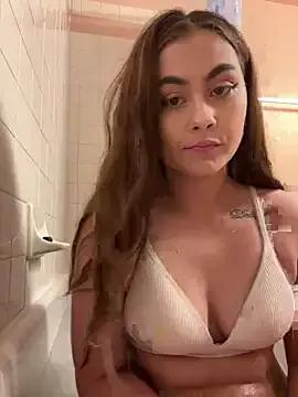 Discover our girls online shows and discover the company of countless livestreamers, with stunning shapes, sex toys and more.