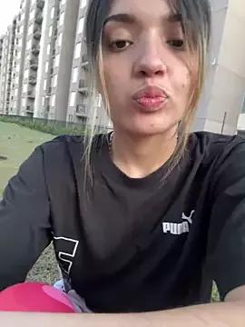 Discover our girls online shows and discover the company of countless livestreamers, with stunning shapes, sex toys and more.