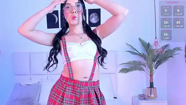 Discover our girls online shows and discover the company of countless livestreamers, with stunning shapes, sex toys and more.