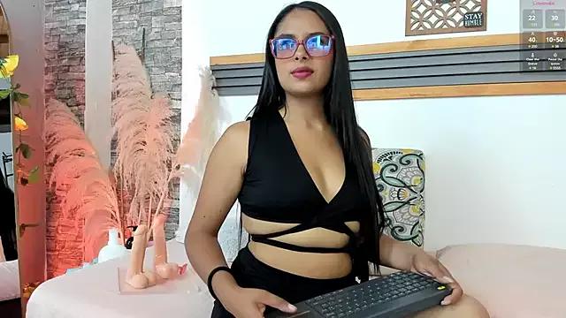 Discover our girls online shows and discover the company of countless livestreamers, with stunning shapes, sex toys and more.