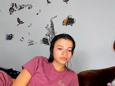Discover our girls online shows and discover the company of countless livestreamers, with stunning shapes, sex toys and more.