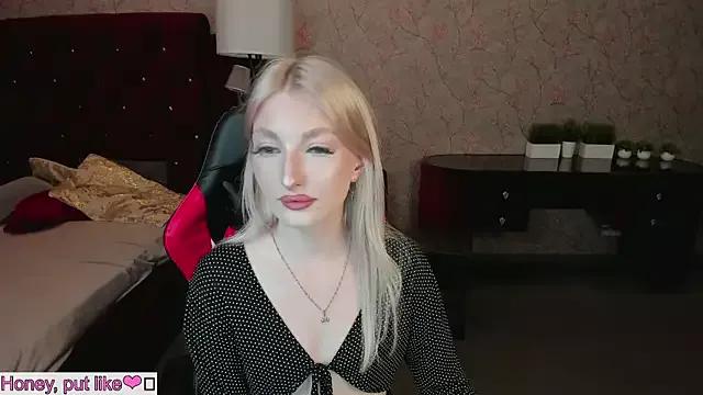 Sarrah_blush from StripChat is Freechat
